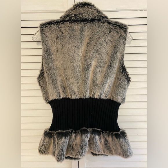 Vest - Picture 2 of 3